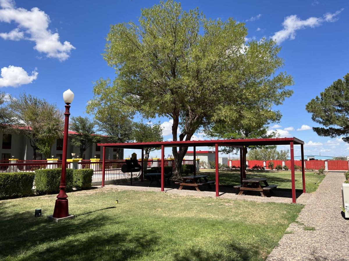 Super 8 By Wyndham Ft Stockton Motel Fort Stockton Buitenkant foto